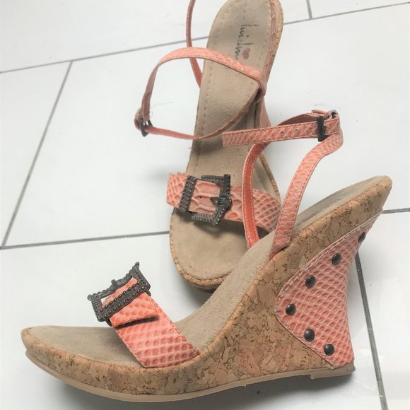 Leather ankle strap wedge sandals - Picture 2 of 9